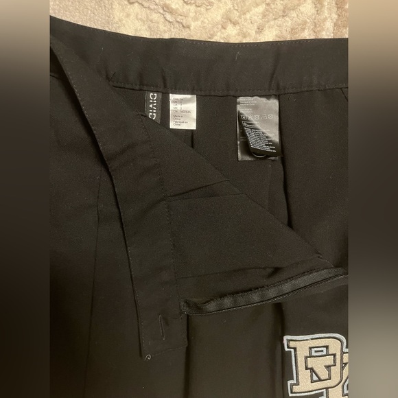 H&M Short, pleated skirt, stretch twill. Button and concealed zipper SIZE 2 - Picture 4 of 6